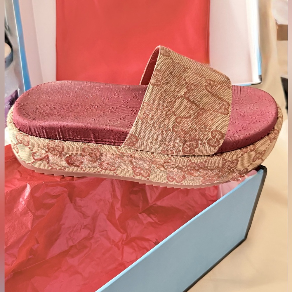 Source Unknown Red and Beige Platform Sandals Siz… - image 2